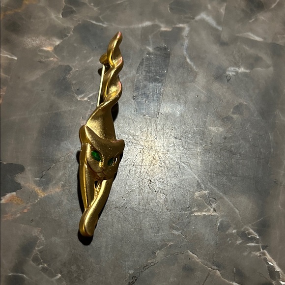 Jewelry - Gold Cat Brooch with Green Eyes!